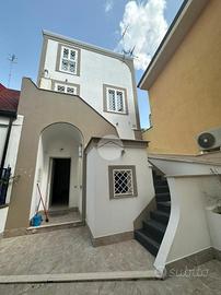 MONOLOCALE A SOMMA VESUVIANA