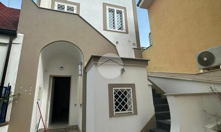 MONOLOCALE A SOMMA VESUVIANA