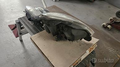 FARI ANTERIORI SX E DX RENAULT CLIO 2004-2010