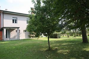 Casa indipendente con giardino