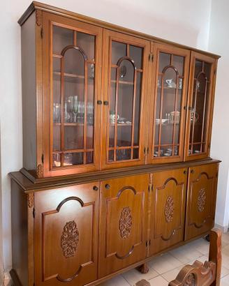 Mobili in legno e cucina a Gas