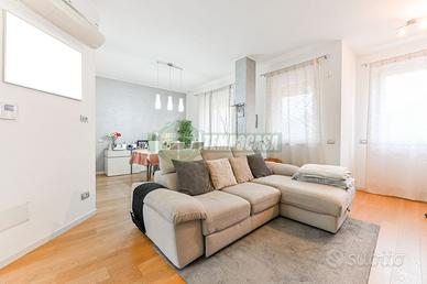 TRILOCALE IN CORTE COMPLETAMENTE RISTRUTTURATO