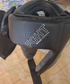 CASCO E GUANTONI BOXE PER RAGAZZO 10 - 14 ANNI. 