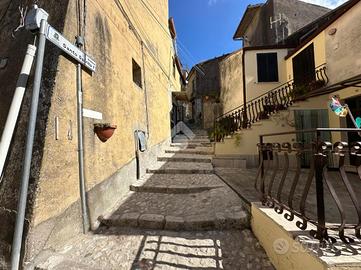 CASA SEMINDIPENDENTE A MONTESARCHIO