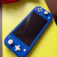 Nintendo Switch Lite Blu + Animal Crossing
