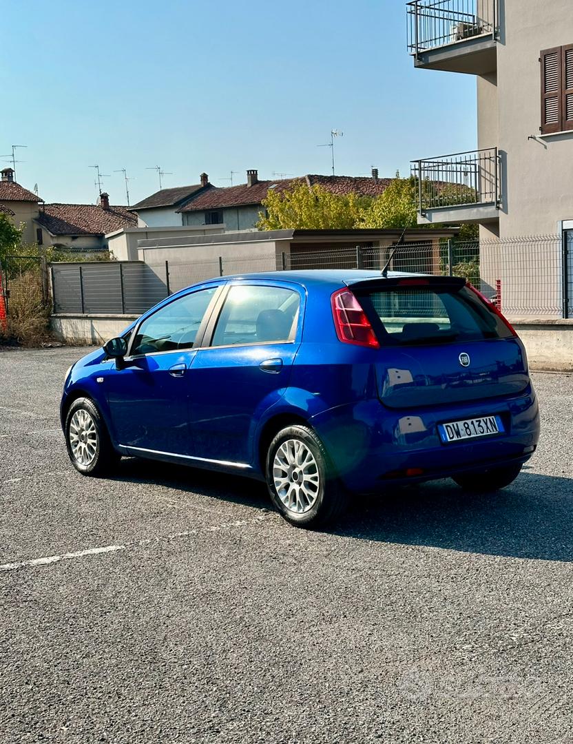 Fiat Grande Punto 2009 photo 4