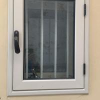 Finestra e portone in alluminio