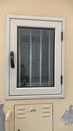 Finestra e portone in alluminio