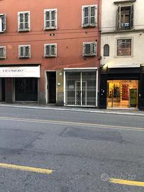 Negozio su due livelli - mq 60 totali