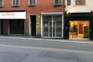 Negozio su due livelli - mq 60 totali