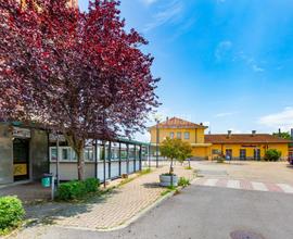 ATTIVITA' COMMERCIALE VICINO ALLA STAZIONE!!!