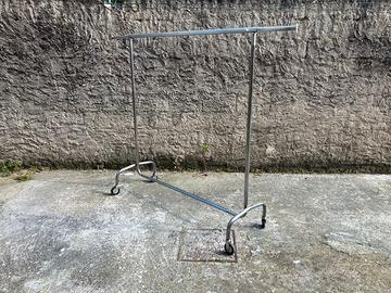 PORTA ABITI CROMATO PROLUNGHE LATO RUOTE GIREVOLI