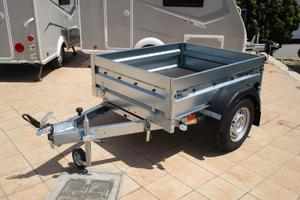 Rimorchio compatto, leggero con pianale basculante