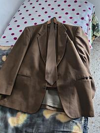 1  abito + 3 giacche + 2 camicie + 1 cravatta