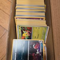 blocco di 300 carte pokemon