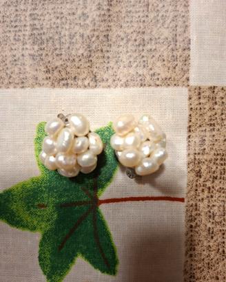 Orecchini a clip con grappolo di perle