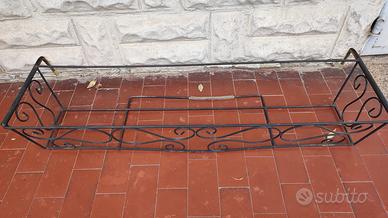 Fioriera in ferro battuto da balcone stile vintage