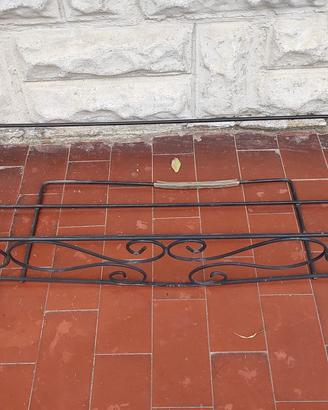 Fioriera in ferro battuto da balcone stile vintage
