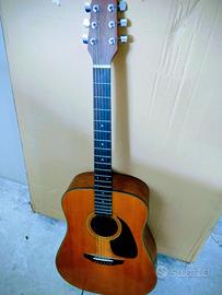 Chitarra acustica con custodia