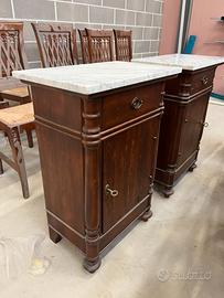 Coppia di comodini in legno con piano in marmo