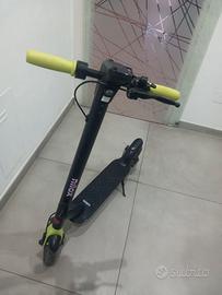 Monopattino elettrico Nilox M1