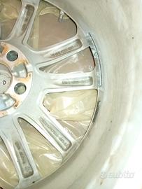 cerchi gomme macchina 