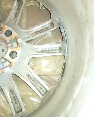 cerchi gomme macchina 