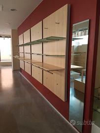 Arredo completo per negozio calzature/abbigliament