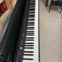 Pianoforte digitale con tasti pesati