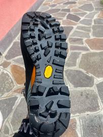 Scarponi  nuovi SCARPA ramponabili