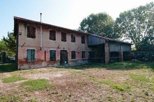 Favaro Veneto (VE) rustico con ampio giardino