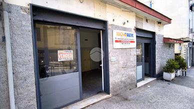 NEGOZIO A NAPOLI