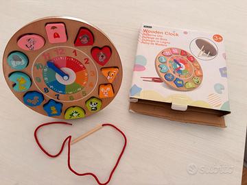 Gioco in legno orologio e forme