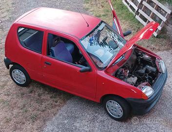 Seicento fiat 600 intera o per ricambi