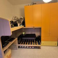 Cameretta completamente arredata