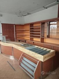 Arredamento completo per attività