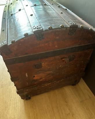 Baule antico in pelle