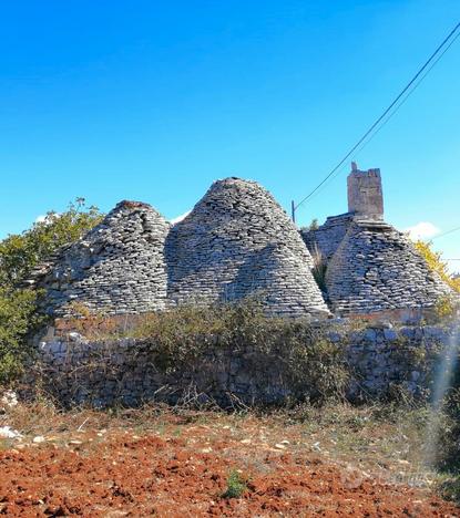 C.da Difesa,Trulli (8 coni) con terreno di 7424 mq