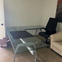 Scrivania angolare direzionale in vetro Frezza