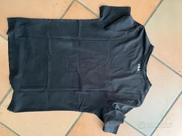 T-shirt Fila tg S colore nero con logo sia davanti
