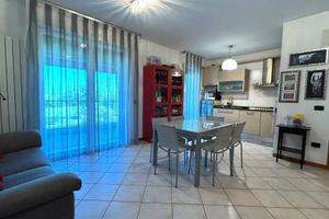 Appartamento di 141 m² con 4 locali e box auto a S