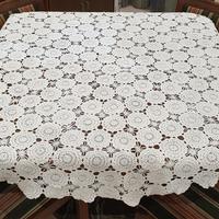 Centro tavola ricamato a mano 