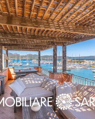 Attico panoramico su più livelli con vista sulla