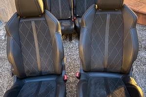 PEUGEOT 5008 interni in pelle ed alcantara 2020