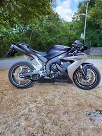 Yamaha r1 2004 first edition