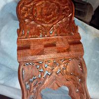 Leggio da tavolo in legno intagliato