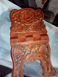 Leggio da tavolo in legno intagliato