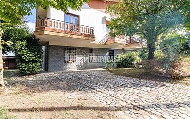 OLGIATE OLONA - VILLA BIFAMILIARE SU PIU' LIVELLI