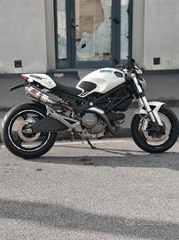 ducati monster 696 plus 