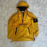 Impermeabile giallo stone island S